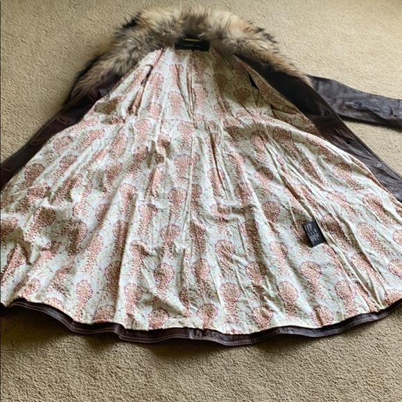 Leather and fur - Picture 4 of 8